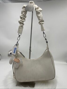 Source Unknown Cream Scrunch-Handle Shoulder Bag with Charm